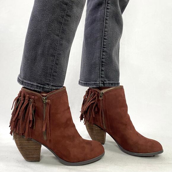 Not Rated Burgundy Faux Suede Fringe Ankle Boots Heels Sz 8.5 - Picture 1 of 8